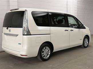 2013 Nissan Serena - Thumbnail
