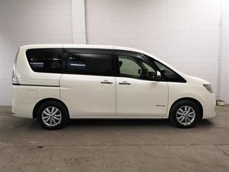 2013 Nissan Serena - Thumbnail