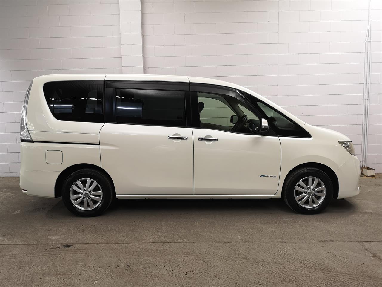 2013 Nissan Serena