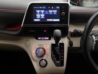 2016 Toyota Sienta - Thumbnail