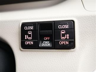 2016 Toyota Sienta - Thumbnail