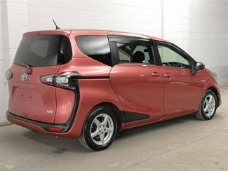 2016 Toyota Sienta - Thumbnail