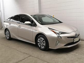 2017 Toyota Prius - Thumbnail