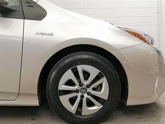 2017 Toyota Prius - Thumbnail