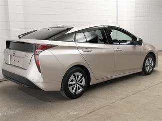 2017 Toyota Prius - Thumbnail