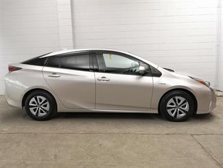 2017 Toyota Prius - Thumbnail