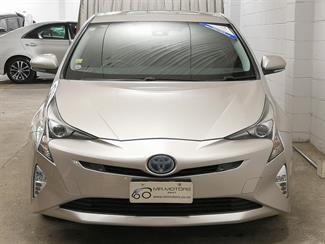 2017 Toyota Prius - Thumbnail