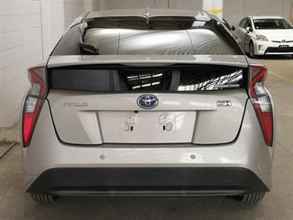 2017 Toyota Prius - Thumbnail