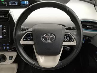 2017 Toyota Prius - Thumbnail