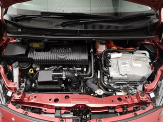 2017 Toyota Sienta - Thumbnail