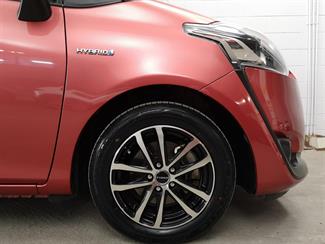 2017 Toyota Sienta - Thumbnail