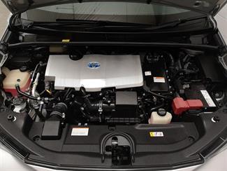 2017 Toyota Prius - Thumbnail