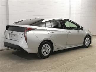 2017 Toyota Prius - Thumbnail