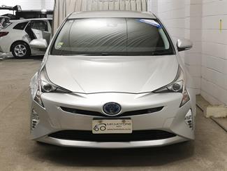 2017 Toyota Prius - Thumbnail