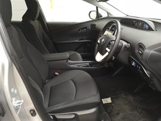 2017 Toyota Prius - Thumbnail