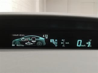 2015 Toyota Prius - Thumbnail