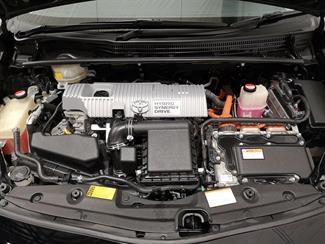 2015 Toyota Prius - Thumbnail