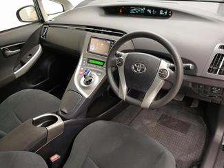 2015 Toyota Prius - Thumbnail