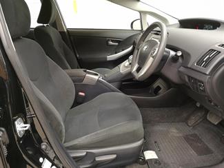 2015 Toyota Prius - Thumbnail