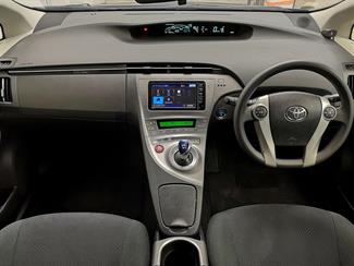 2015 Toyota Prius - Thumbnail