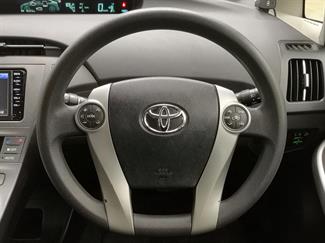 2015 Toyota Prius - Thumbnail
