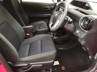 2015 Toyota Aqua - Thumbnail