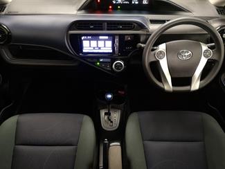 2015 Toyota Aqua - Thumbnail