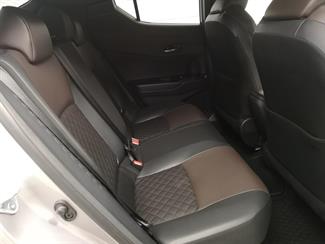 2017 Toyota C-HR - Thumbnail