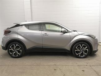 2017 Toyota C-HR - Thumbnail