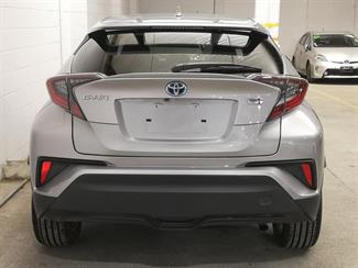 2017 Toyota C-HR - Thumbnail