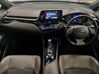 2017 Toyota C-HR - Thumbnail
