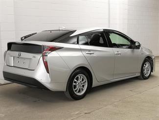 2017 Toyota Prius - Thumbnail