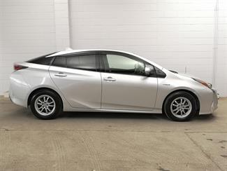 2017 Toyota Prius - Thumbnail