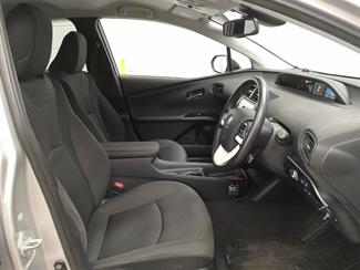 2017 Toyota Prius - Thumbnail