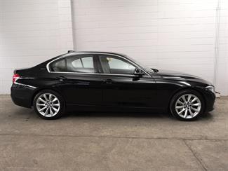 2016 BMW 330e - Thumbnail