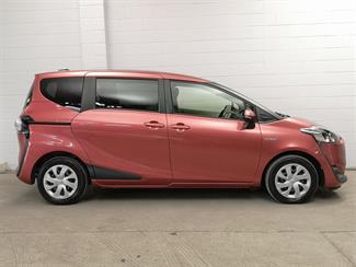 2016 Toyota Sienta - Thumbnail