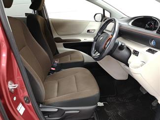 2016 Toyota Sienta - Thumbnail