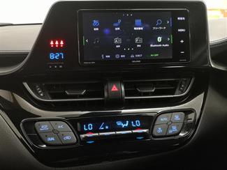 2017 Toyota C-HR - Thumbnail
