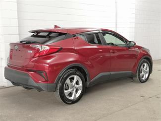 2017 Toyota C-HR - Thumbnail