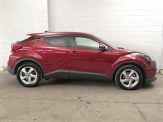 2017 Toyota C-HR - Thumbnail