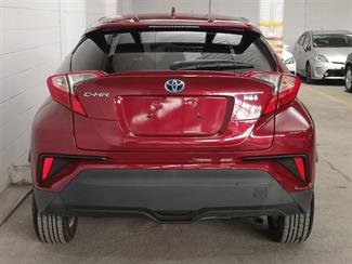 2017 Toyota C-HR - Thumbnail