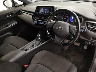 2017 Toyota C-HR - Thumbnail