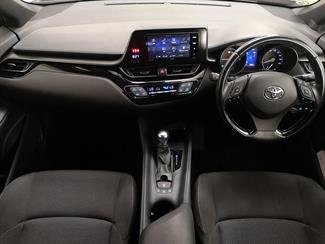 2017 Toyota C-HR - Thumbnail