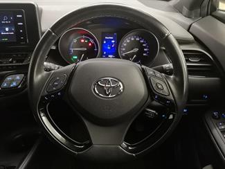 2017 Toyota C-HR - Thumbnail