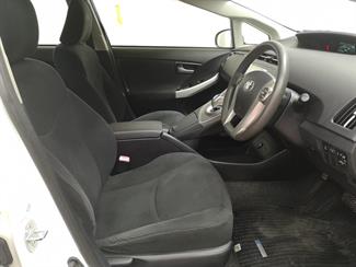 2012 Toyota Prius - Thumbnail