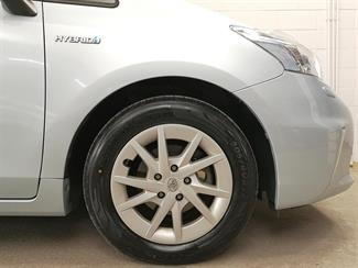 2012 Toyota Prius - Thumbnail