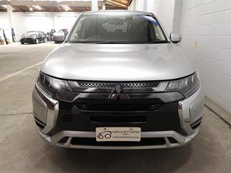 2020 Mitsubishi Outlander - Thumbnail