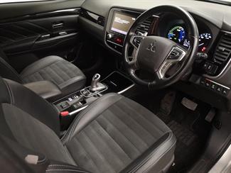 2020 Mitsubishi Outlander - Thumbnail