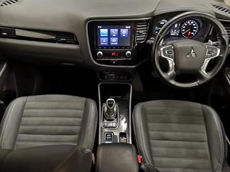 2020 Mitsubishi Outlander - Thumbnail