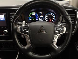 2020 Mitsubishi Outlander - Thumbnail